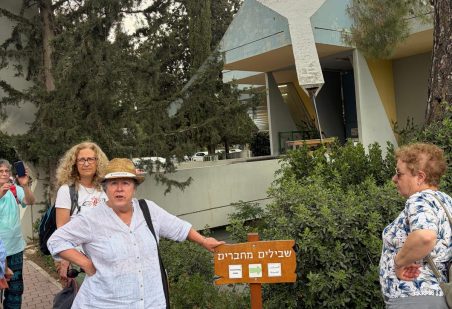Jane’s Walk on the Connecting Trails campus network